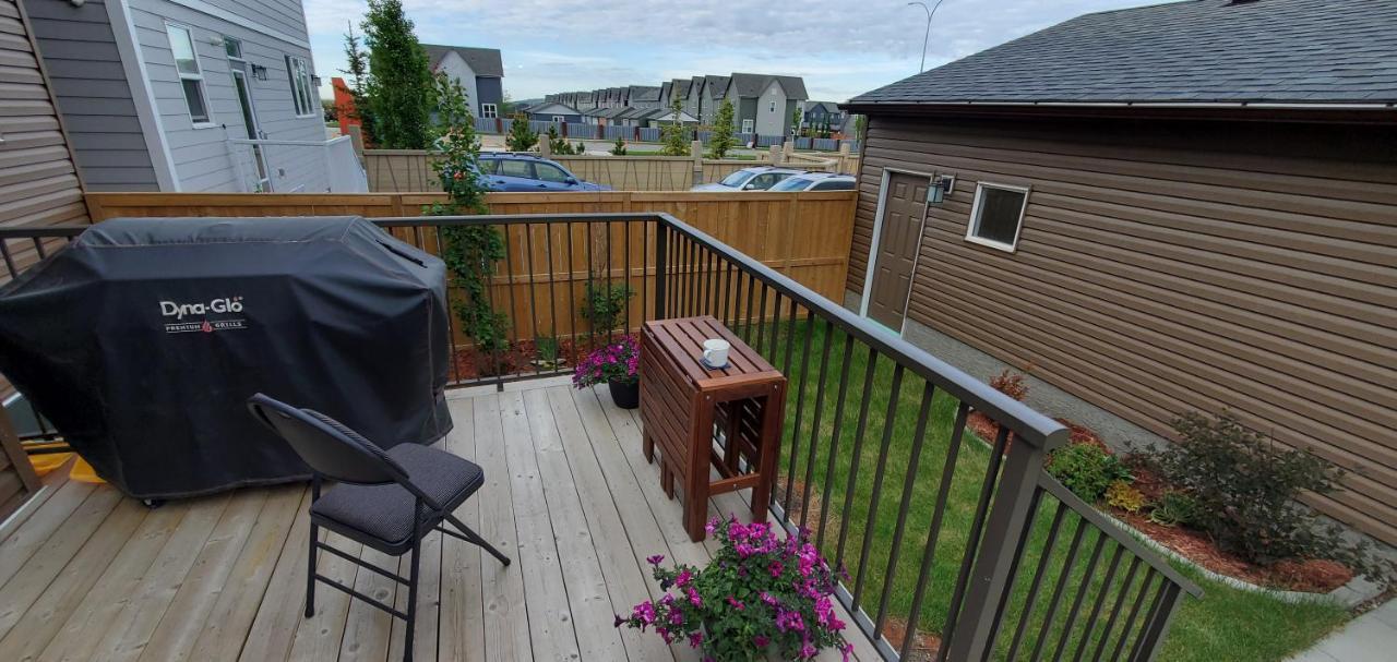 Delightful 1-Bedroom Private Suite In A New Home YYC Exterior foto