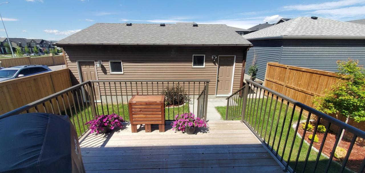 Delightful 1-Bedroom Private Suite In A New Home YYC Exterior foto