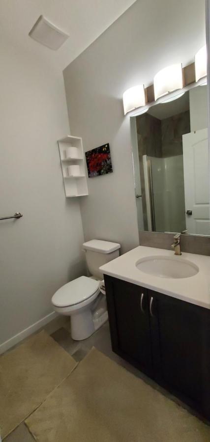 Delightful 1-Bedroom Private Suite In A New Home YYC Exterior foto